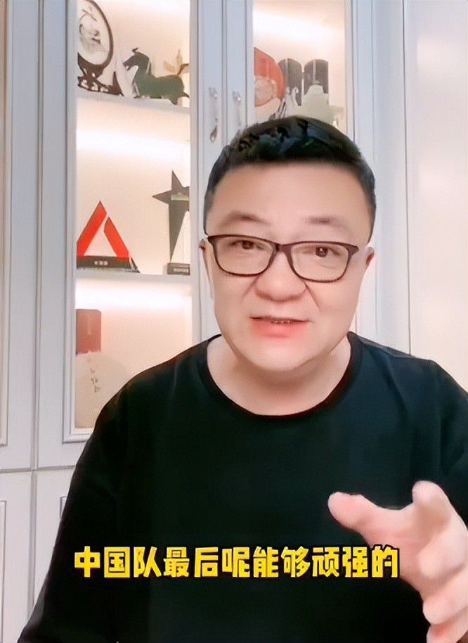 他们试图营救一名被绑架科学家，但这个任务不仅危险度远超预期，更是将邦德带上了追踪配备危险新科技的神秘反派之旅